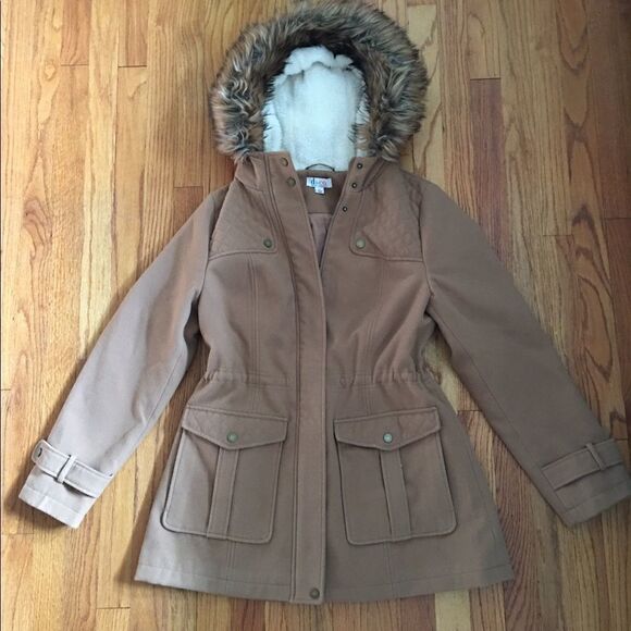 d & co jacket with faux fur hood | Size Medium - Picture 2 of 11